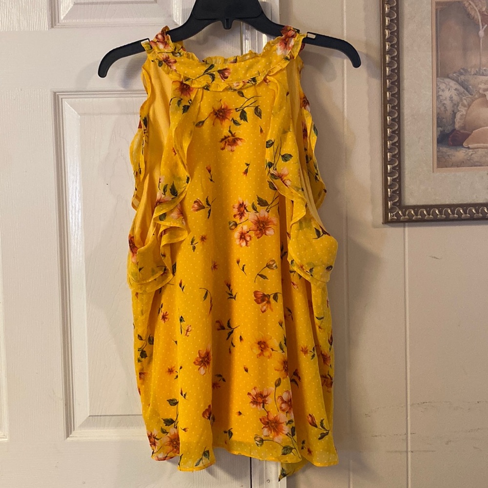 Halter top with ruffles. Ties at the neck in the back. Yel w/beautiful flowers
